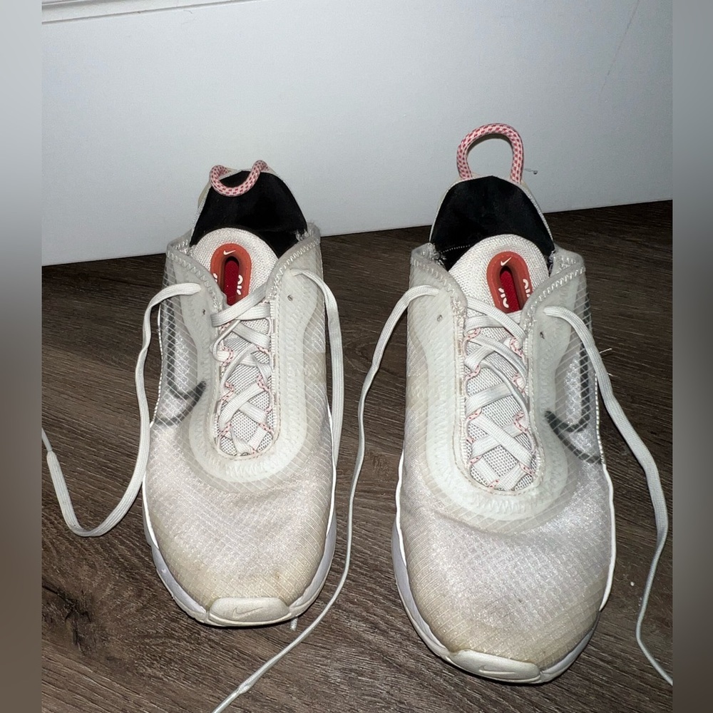 Women’s White Nike Sneakers Size 6.5